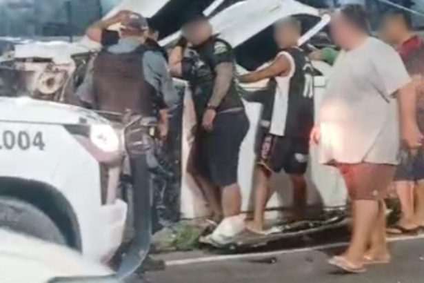 Motorista fica preso em carro após batida na avenida Torquato Tapajós