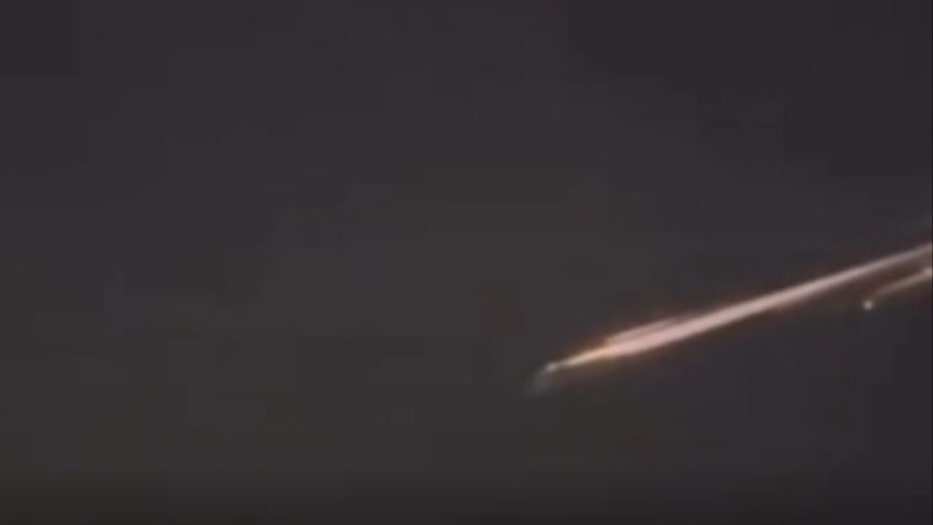 Vídeo registra clarão no céu de Tabatinga