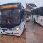 Ônibus cai em buraco durante temporal em Manaus