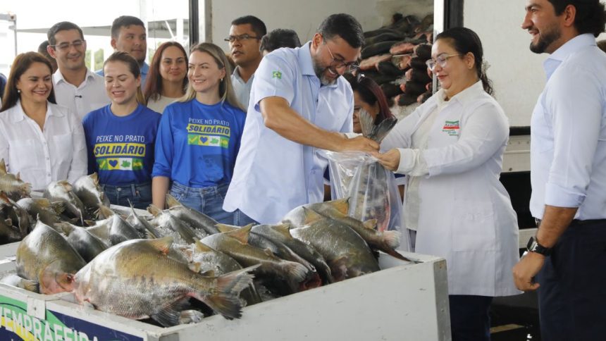Distribuição de 470 toneladas de pescado alcança milhares de famílias no Amazonas