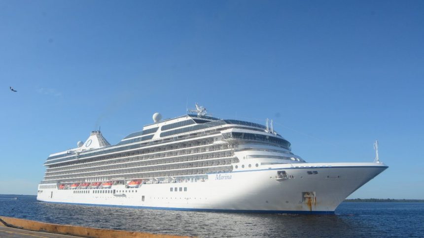 Maior cruzeiro da temporada chega a Manaus com mais de 1,8 mil visitantes