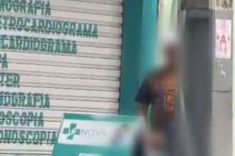 Homem é flagrado se masturbando em plena luz do dia em rua de Manaus