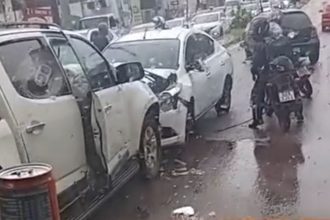 Carro na contramão provoca acidente envolvendo vários veículos na avenida Djalma Batista