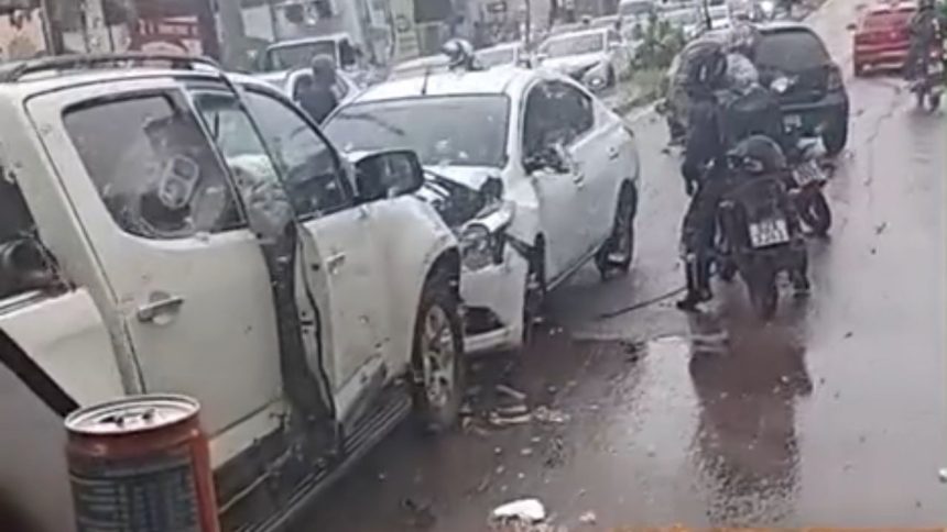 Carro na contramão provoca acidente envolvendo vários veículos na avenida Djalma Batista