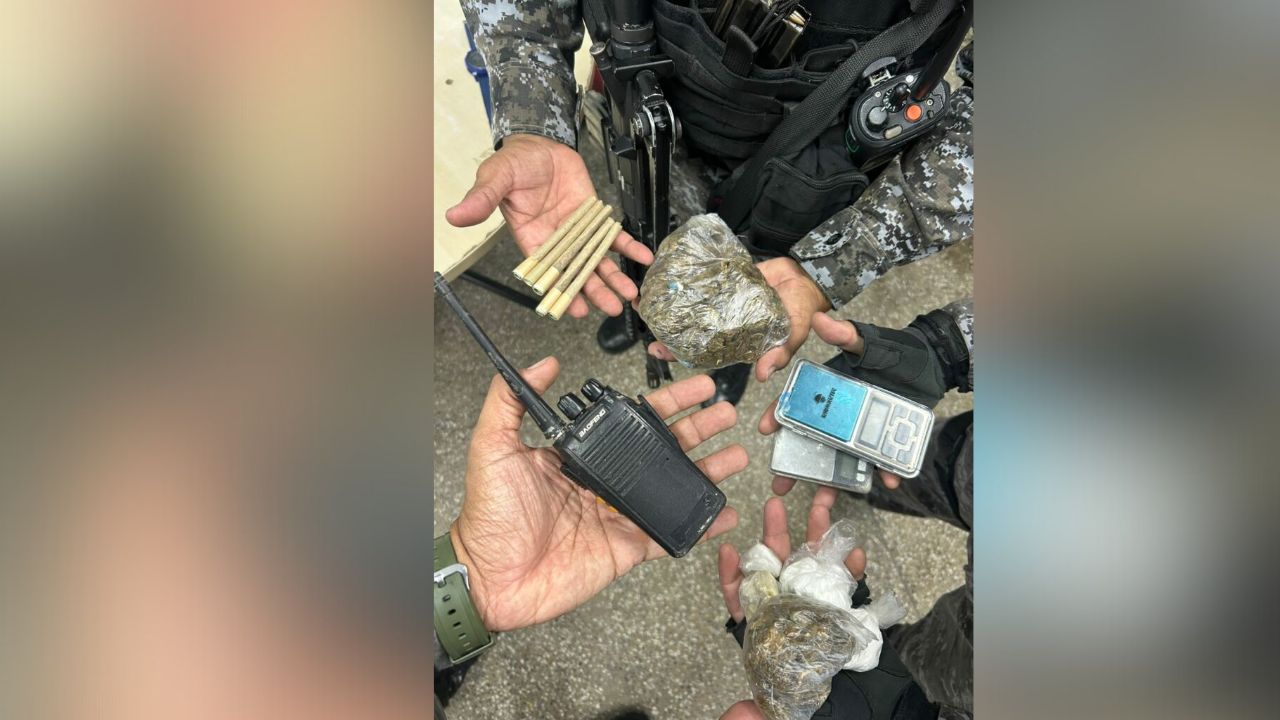 Polícia apreende câmeras e rádios em ‘boca de fumo’ no Mauazinho; dois foram presos
