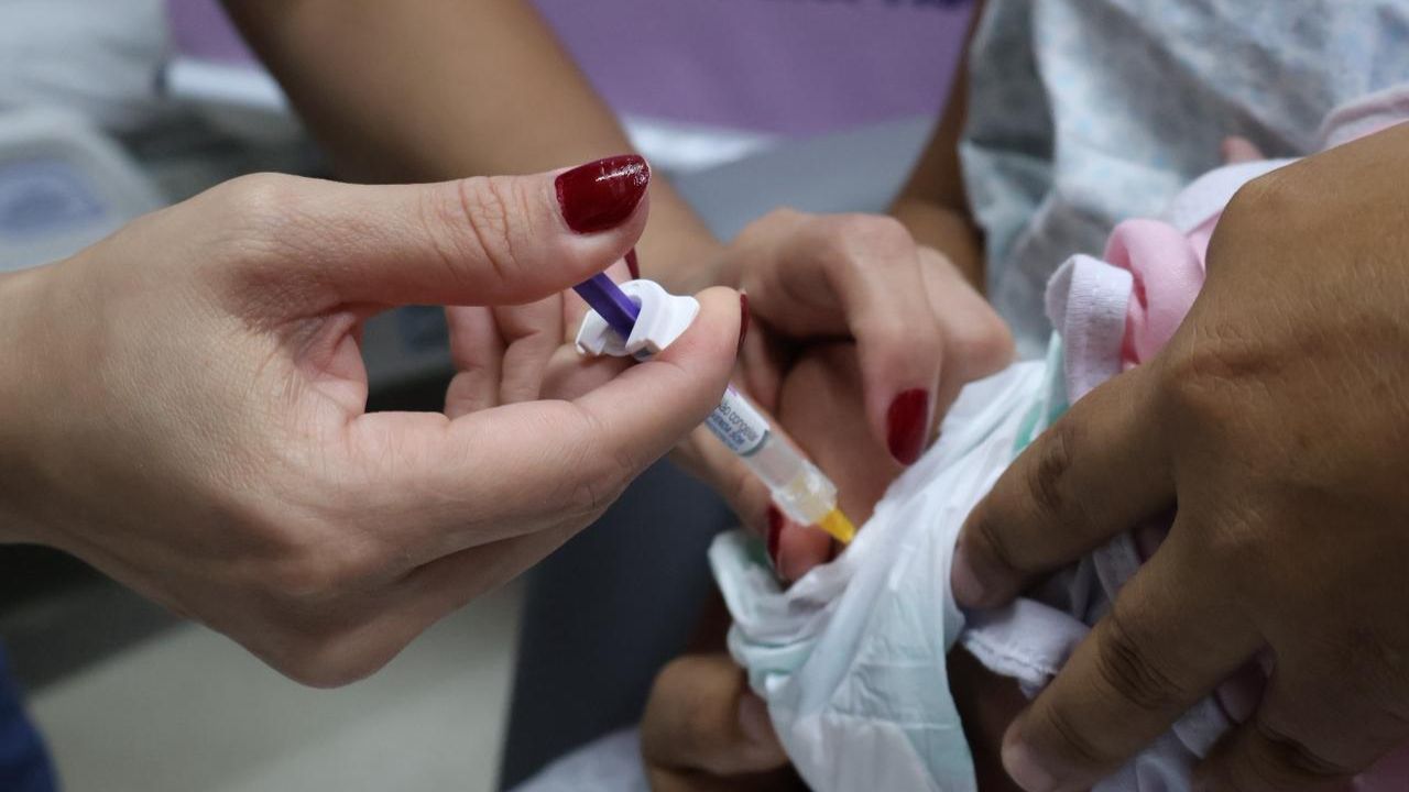 Manaus inicia aplicação de anticorpo de dose única contra vírus respiratório em bebês