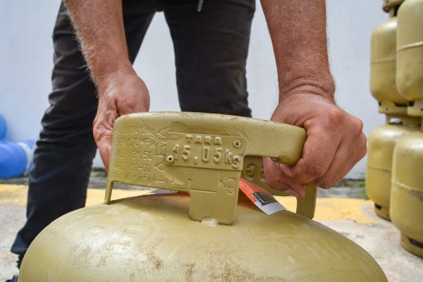 Gás de cozinha varia em até R$ 27, revela o Procon Manaus