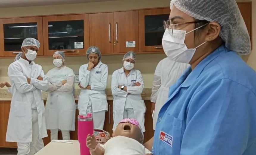 Escola técnica da Fametro selecionando para instrutor em 16 áreas