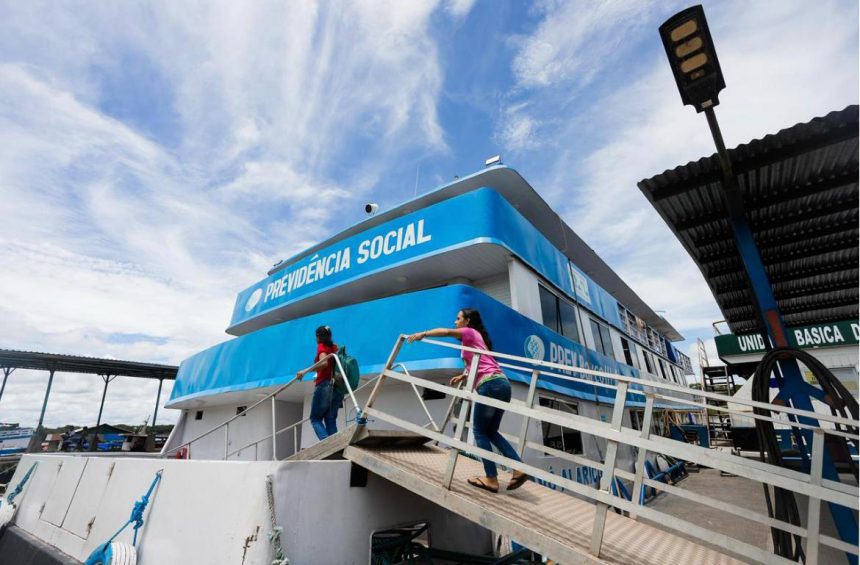 PREVBarco leva atendimento da previdência social ao Amazonas