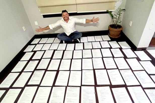 Deputado encontra currículos no lixo e decide restaurá-los