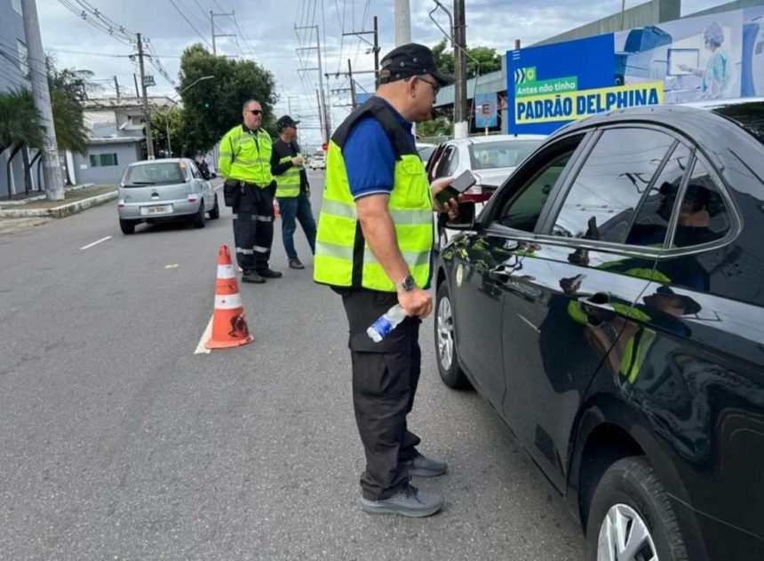 Operação retira veículos que realizavam transporte irregular das ruas de Manaus