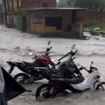 Chuva intensa provoca alagamento no bairro Monte das Oliveiras