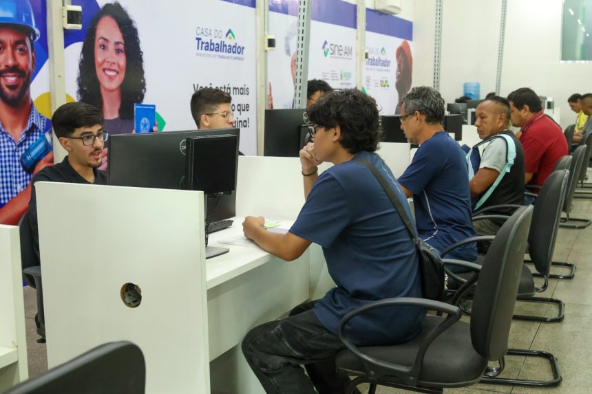 Sine seleciona para técnico, engenheiro e outras 442 vagas