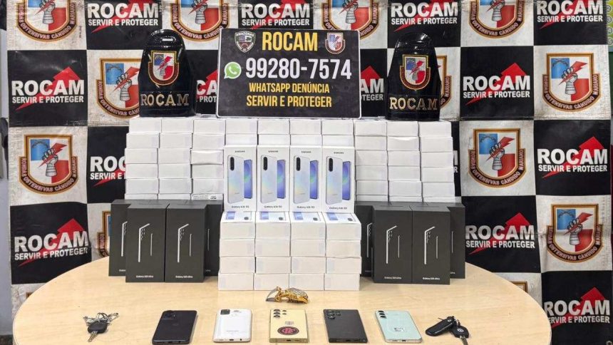 A apreensão de diversos smartphones Samsung e outros objetos em uma operação policial da ROCAM.