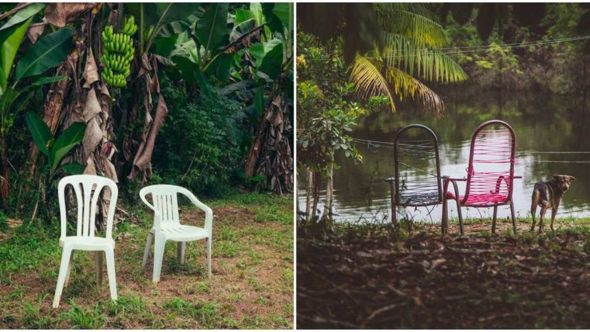 Duas cenas: cadeiras plásticas em um jardim e cadeiras coloridas à beira de um lago, com um cachorro.