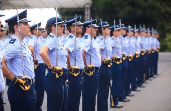 Força Aérea seleciona profissionais de nível superior