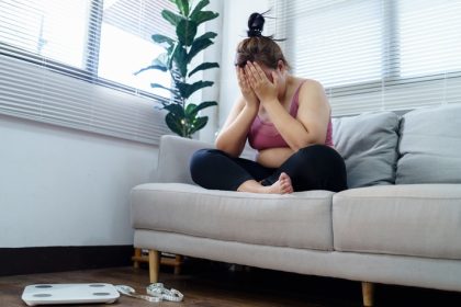 Ansiedade afeta o peso? Entenda a relação com a alimentação