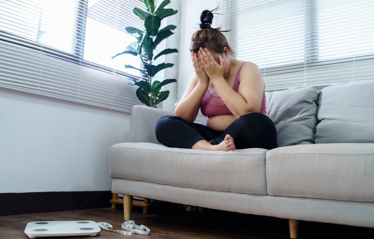 Ansiedade afeta o peso? Entenda a relação com a alimentação