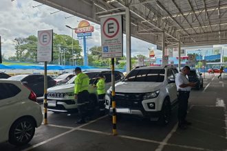 Fiscalização autuou 30 veículos estacionados em vagas especiais