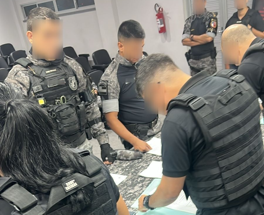 Operação cumpre mandados contra 19 PMs