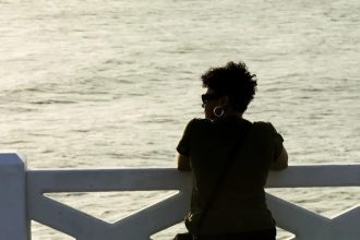 Menopausa altera pele, cabelos e unhas; entenda sobre cuidados