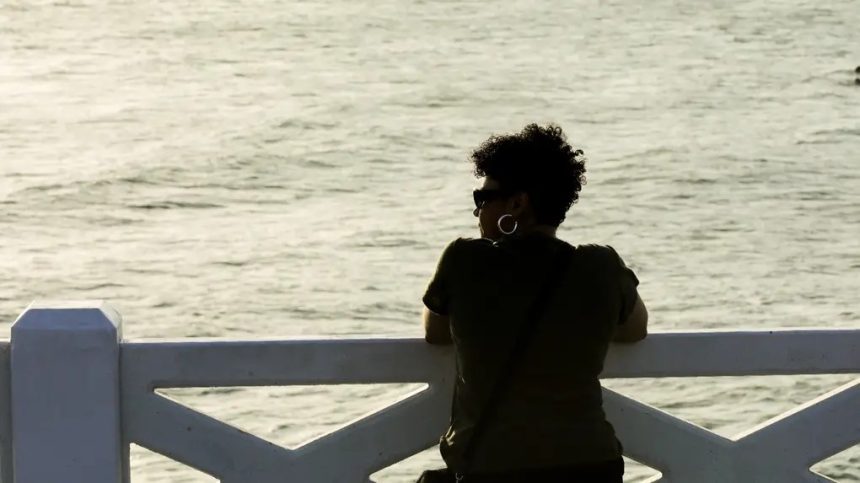 Menopausa altera pele, cabelos e unhas; entenda sobre cuidados