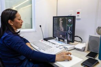 Carreta de Tomografia da UEA oferece atendimentos gratuitos