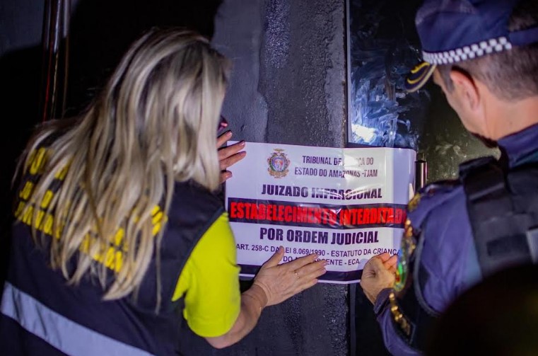 Bares que vendiam bebidas para adolescentes são interditados