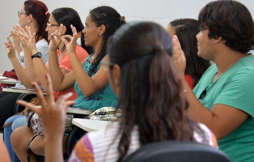 Sesc Amazonas abre nova seleção para curso gratuito de Libras