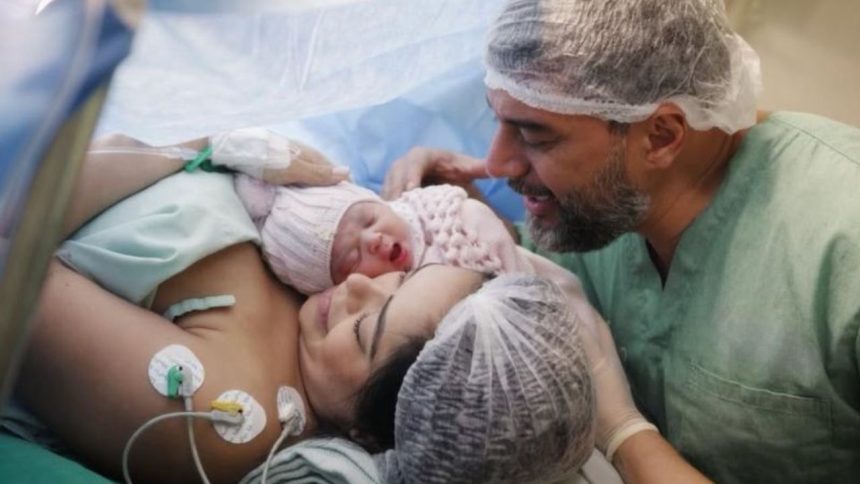 Wilson Lima anuncia nascimento da filha Helena em publicação nas redes sociais