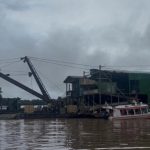 Operação no Amazonas destrói 18 dragas e 12 rebocadores usados no garimpo ilegal
