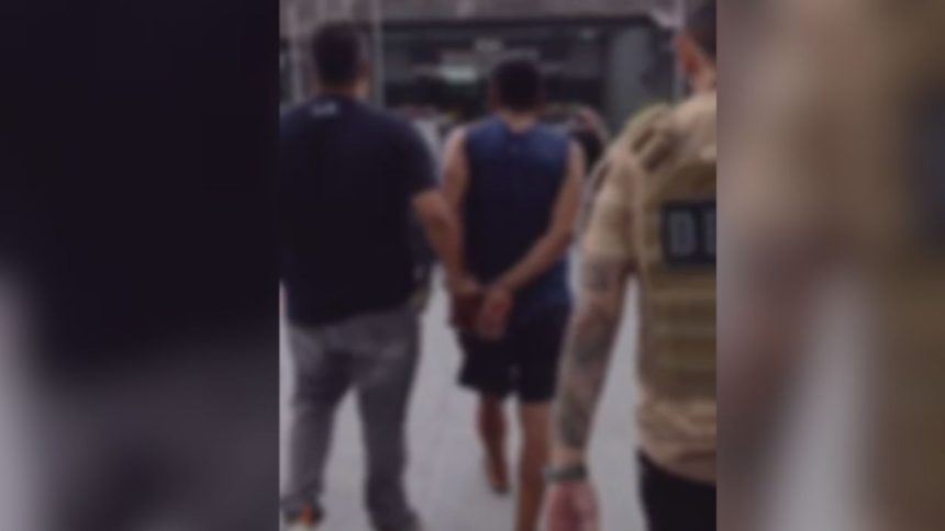 Preso suspeito de matar homem com facada dentro de carro em Manaus