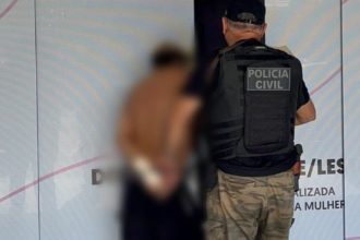 Homem é preso após roubar celular de ex-companheira em Manaus