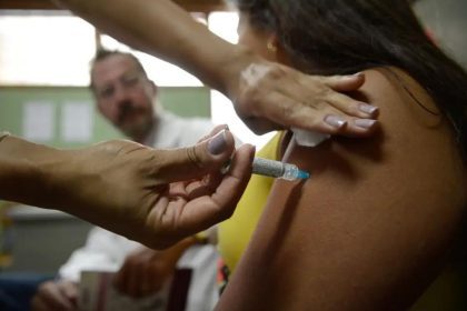 Empresas terão de informar funcionários sobre vacinação e diagnóstico de câncer