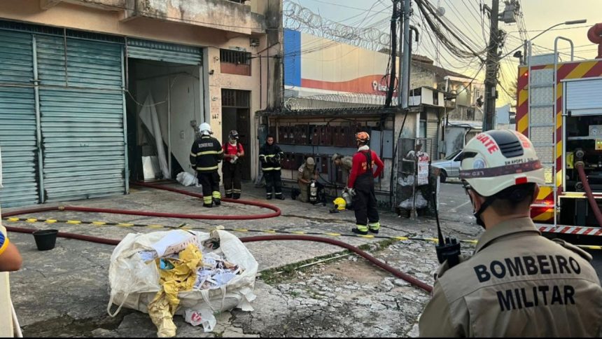 Curto-circuito em máquina provoca incêndio em gráfica na zona Centro-Sul de Manaus