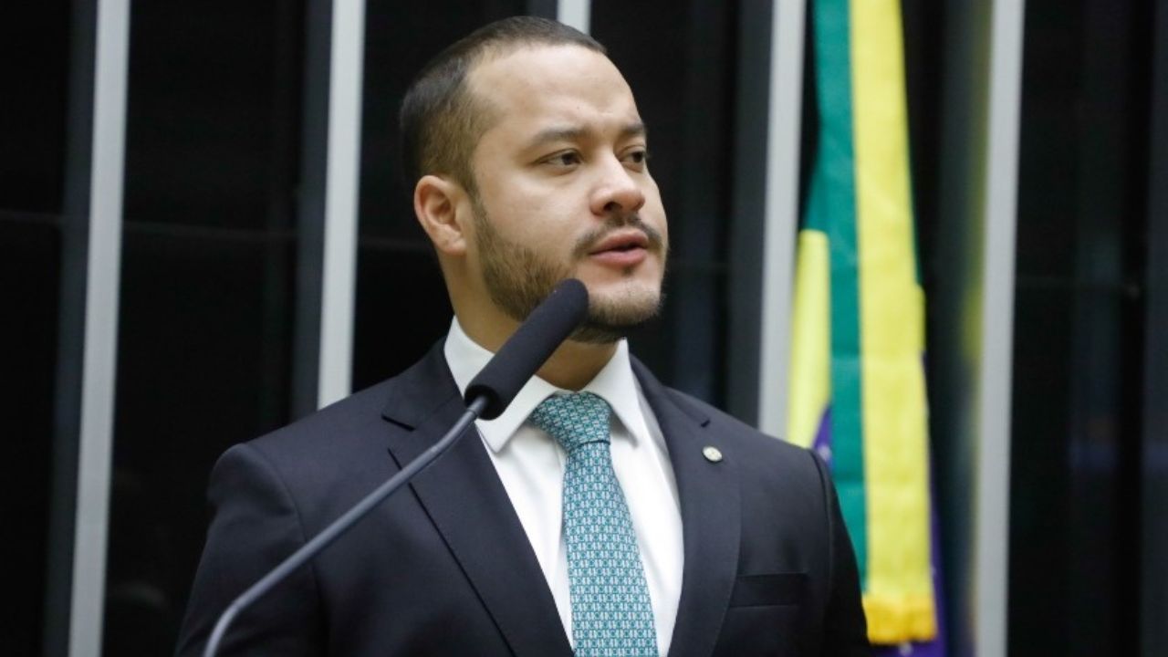 Adail Filho passa a ser investigado pelo STF após apreensão de R$ 1,2 milhão em Brasília