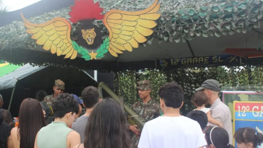 Exército oferece vacinação e emissão de documentos em ação pública na Ponta Negra