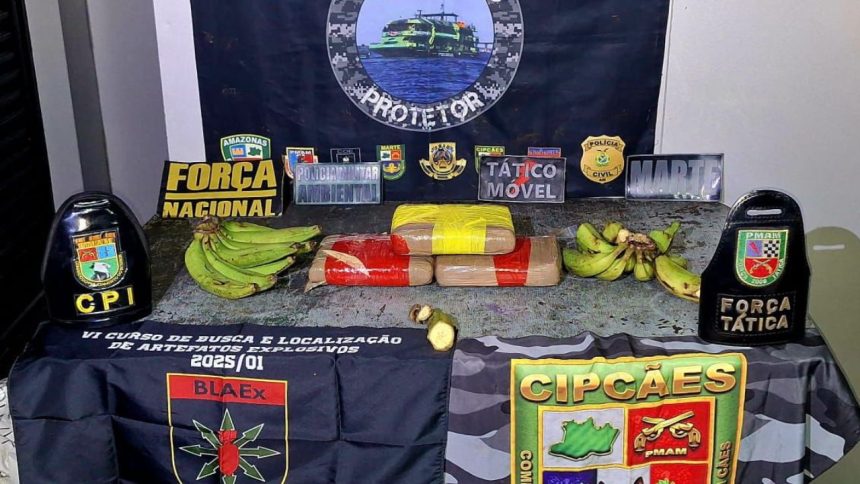 Drogas escondidas em bananas e caixas de informática são apreendidas no rio Solimões