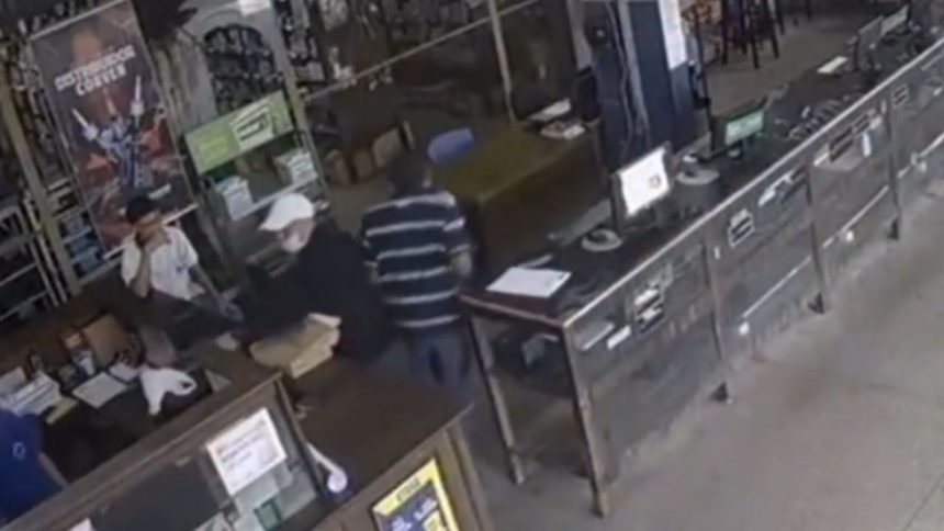 Vídeo registra assalto a loja de autopeças no bairro Cachoeirinha