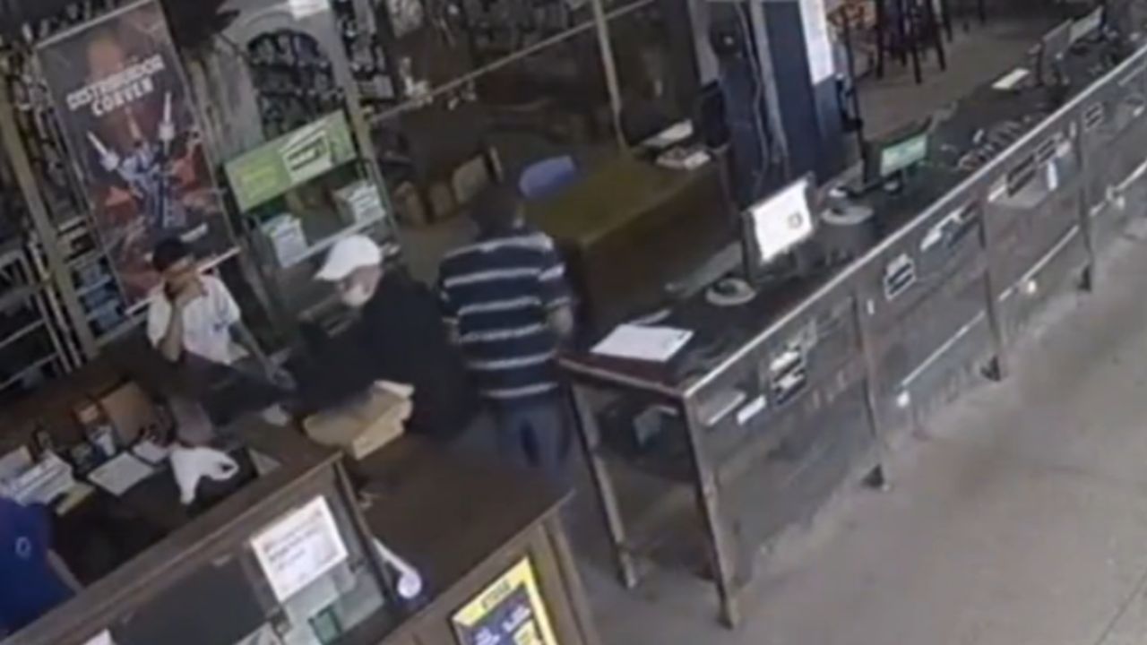 Vídeo registra assalto a loja de autopeças no bairro Cachoeirinha