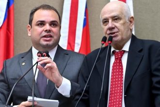 Roberto Cidade e Serafim formam primeira chapa registrada para eleição indireta no AM