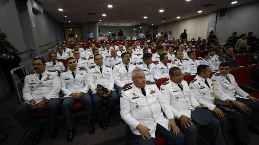 Amazonas forma 60 oficiais da PMAM em curso de nível superior