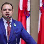 Governador interino do Amazonas determina cancelamento de contratos ligados a familiares