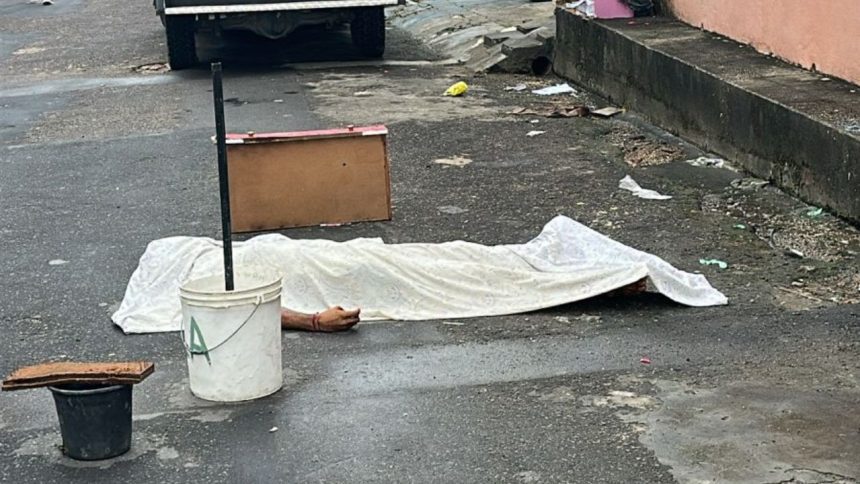 Homem mata namorado da ex-companheira com sete facadas no bairro Novo Aleixo