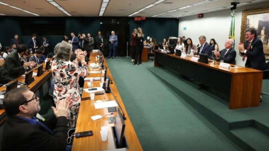 Fim da escala 6x1 avança no Congresso com PECs e projeto de lei em tramitação