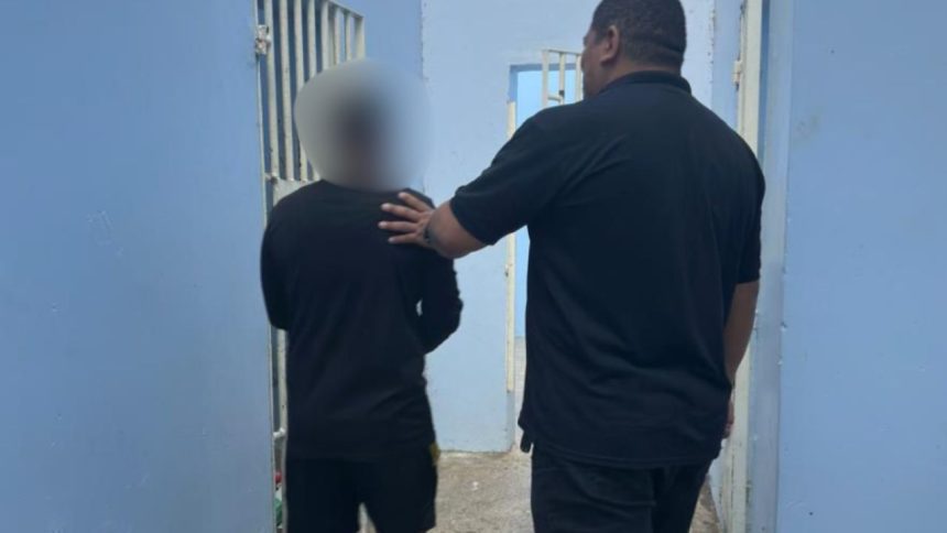 Filho é preso após agredir o próprio pai a vassouradas em Parintins