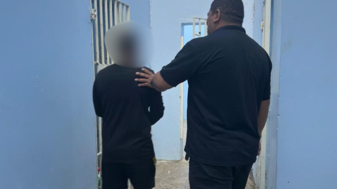 Filho é preso após agredir o próprio pai a vassouradas em Parintins