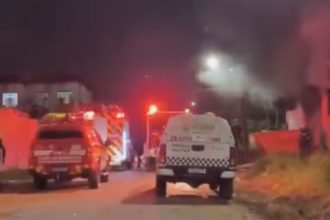 Incêndio atinge depósito de reciclagem em prédio na zona norte de Manaus