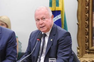 CCJ da Câmara aprova admissibilidade de PECs que tratam da redução da jornada de trabalho