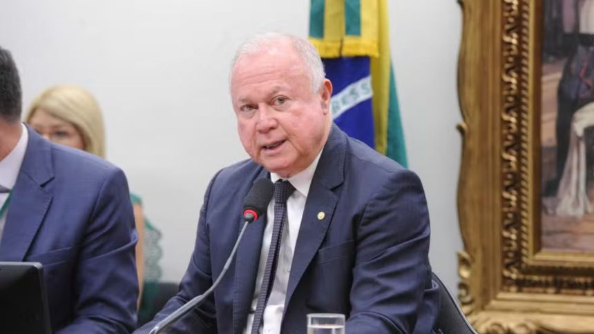 CCJ da Câmara aprova admissibilidade de PECs que tratam da redução da jornada de trabalho